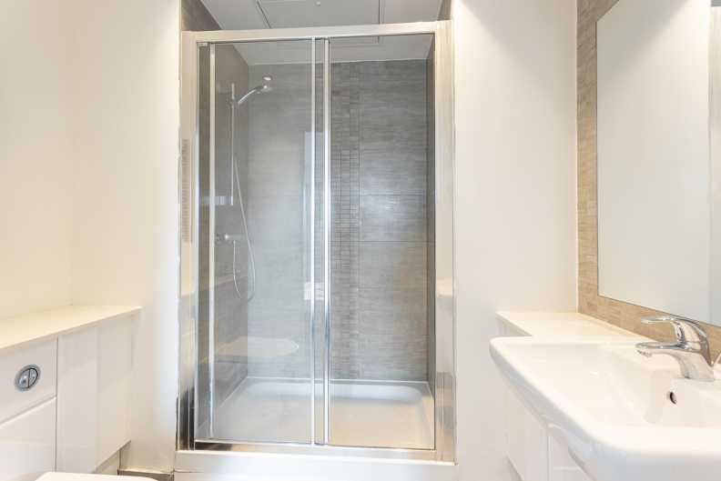 3 bedrooms apartments/flats to sale in Envoy House, 2 East Drive, Colindale-image 21