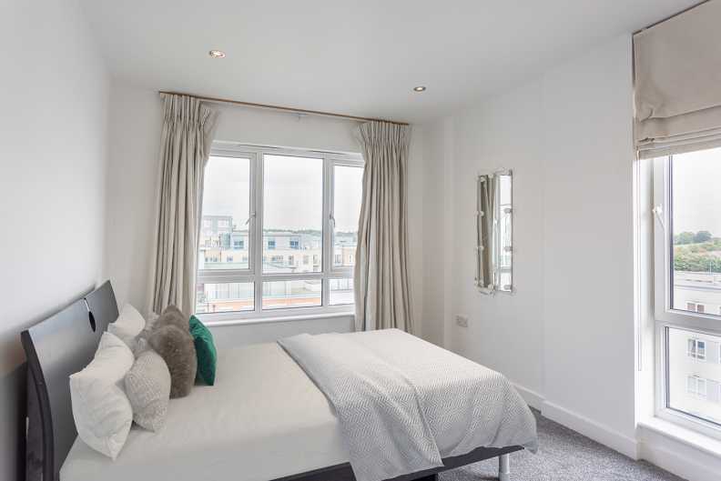 3 bedrooms apartments/flats to sale in Envoy House, 2 East Drive, Colindale-image 24