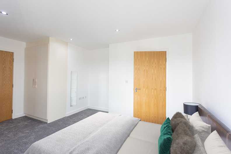3 bedrooms apartments/flats to sale in Envoy House, 2 East Drive, Colindale-image 26