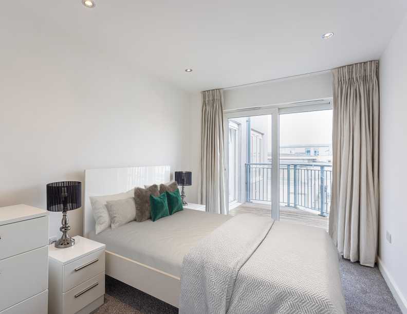 3 bedrooms apartments/flats to sale in Envoy House, 2 East Drive, Colindale-image 27