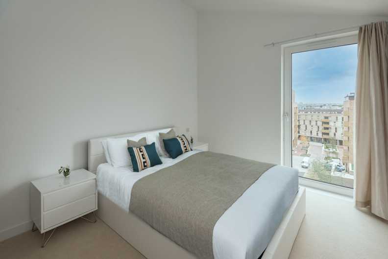 3 bedrooms apartments/flats to sale in Whiting Way, Surrey Quays, London-image 4