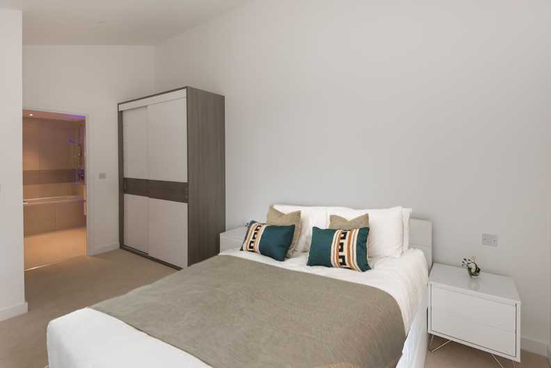3 bedrooms apartments/flats to sale in Whiting Way, Surrey Quays, London-image 14