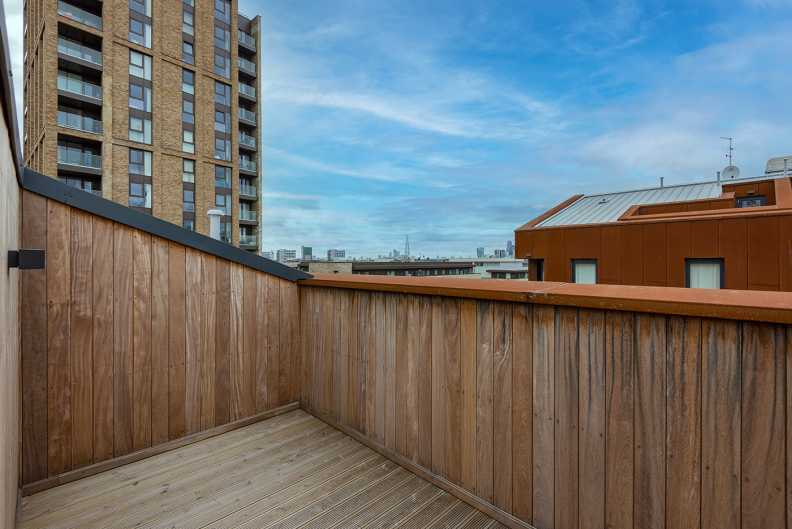 3 bedrooms apartments/flats to sale in Whiting Way, Surrey Quays, London-image 13