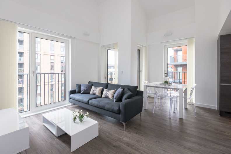 3 bedrooms apartments/flats to sale in Whiting Way, Surrey Quays, London-image 2