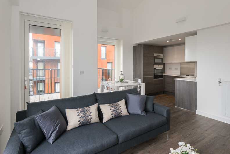 3 bedrooms apartments/flats to sale in Whiting Way, Surrey Quays, London-image 7