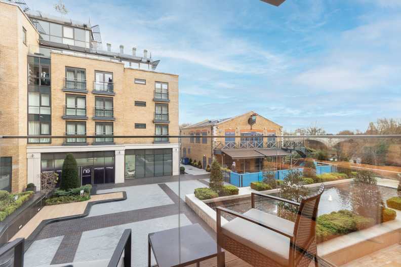 2 bedrooms apartments/flats to sale in Kew Bridge Road, Brentford-image 9