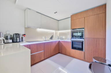 Kew Bridge Road, Brentford - TW8 view 4