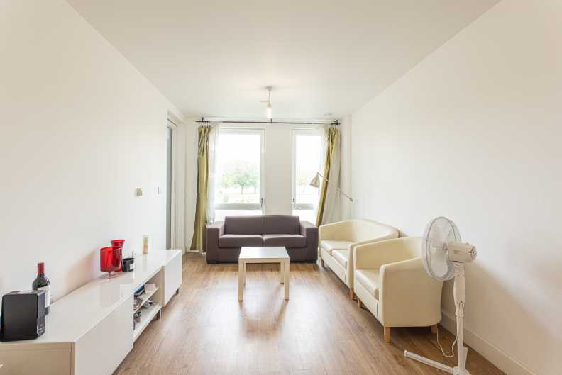 3 bedrooms apartments/flats to sale in Seven Sisters Road, Finsbury Park, London-image 4