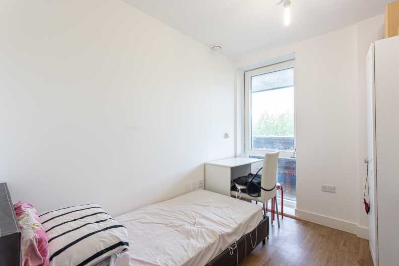 3 bedrooms apartments/flats to sale in Seven Sisters Road, Finsbury Park, London-image 5