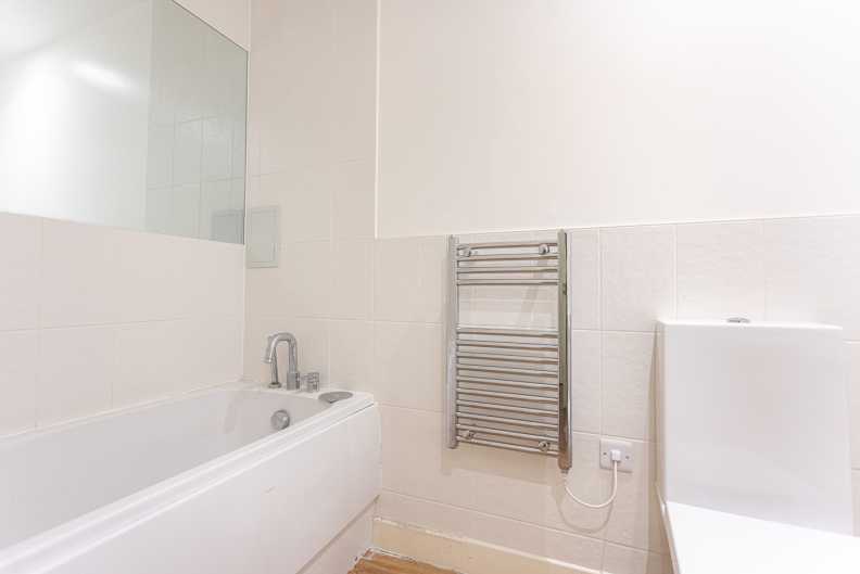 3 bedrooms apartments/flats to sale in Seven Sisters Road, Finsbury Park, London-image 14