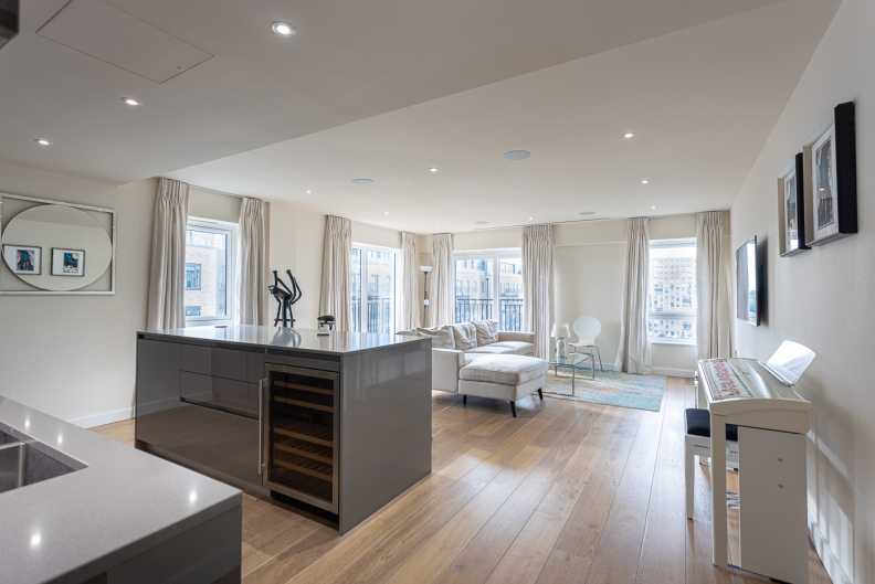 2 bedrooms apartments/flats to sale in Beaufort Square, Colindale, London-image 5