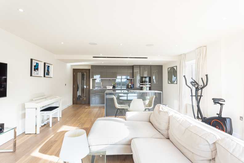 2 bedrooms apartments/flats to sale in Beaufort Square, Colindale, London-image 14