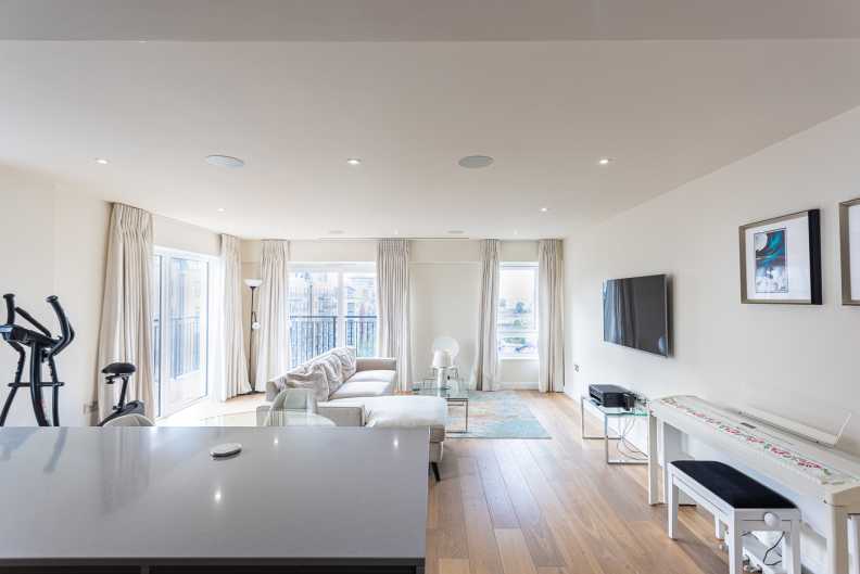 2 bedrooms apartments/flats to sale in Beaufort Square, Colindale, London-image 1