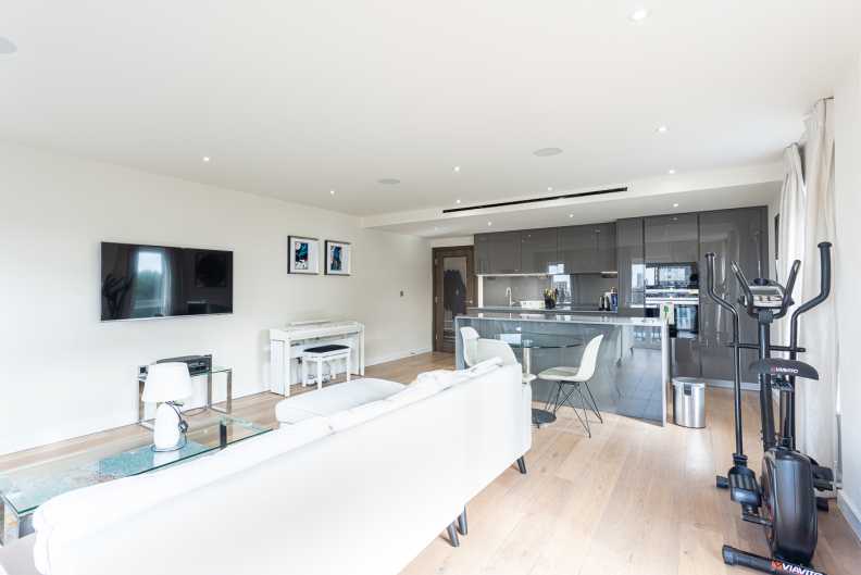 2 bedrooms apartments/flats to sale in Beaufort Square, Colindale, London-image 28