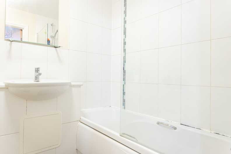 3 bedrooms apartments/flats to sale in Crawford Court, 7 Charcot Road, Pulse-image 7