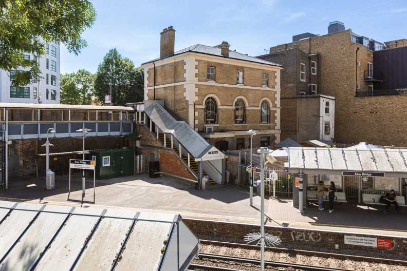 Studio apartments/flats to sale in Lionel Road South, Brentford-image 12