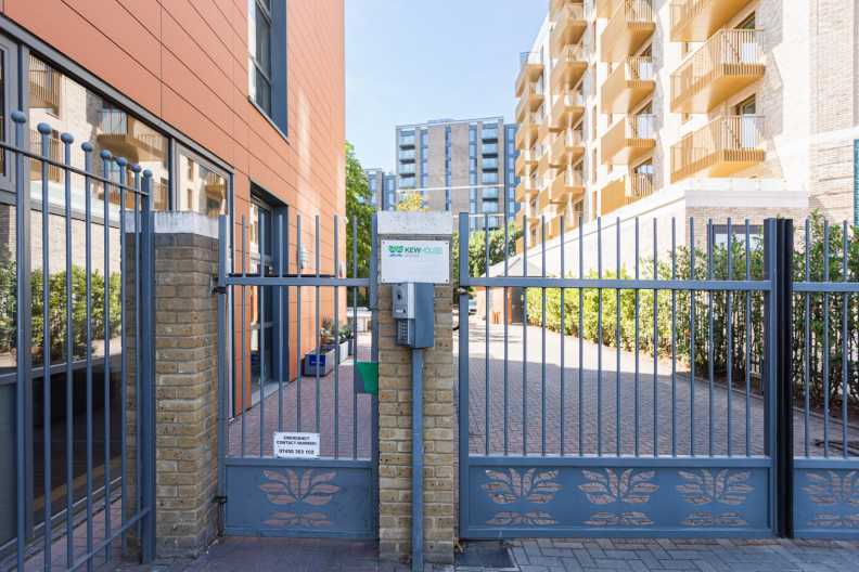 Studio apartments/flats to sale in Lionel Road South, Brentford-image 7