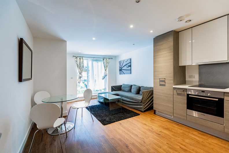 1 bedroom apartments/flats to sale in Bromyard Avenue, Napier West, London-image 11