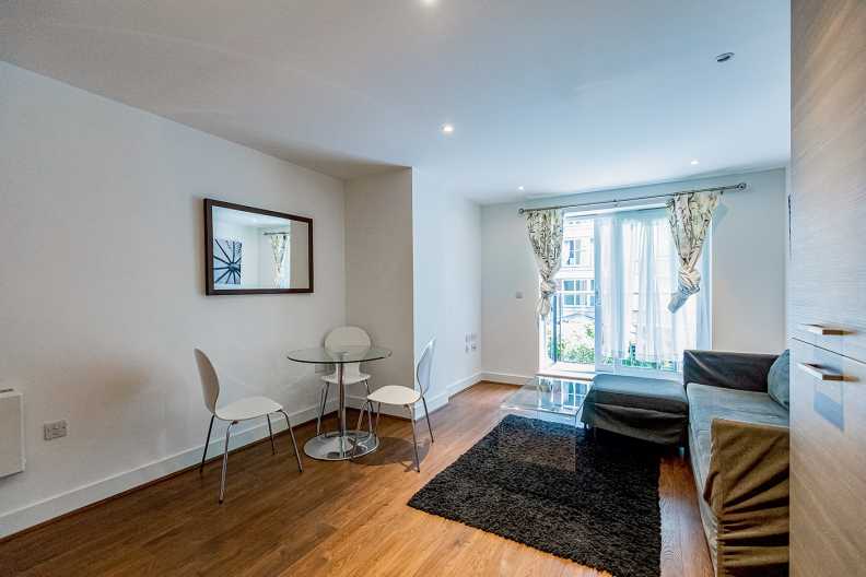 1 bedroom apartments/flats to sale in Bromyard Avenue, Napier West, London-image 13