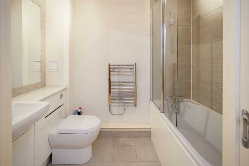 1 bedroom apartments/flats to sale in Heritage Avenue, Beaufort Park, London-image 4