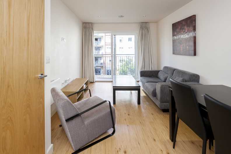 1 bedroom apartments/flats to sale in Heritage Avenue, Beaufort Park, London-image 8