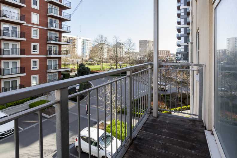Studio apartments/flats to sale in Boulevard Drive, Beaufort Park, London-image 3