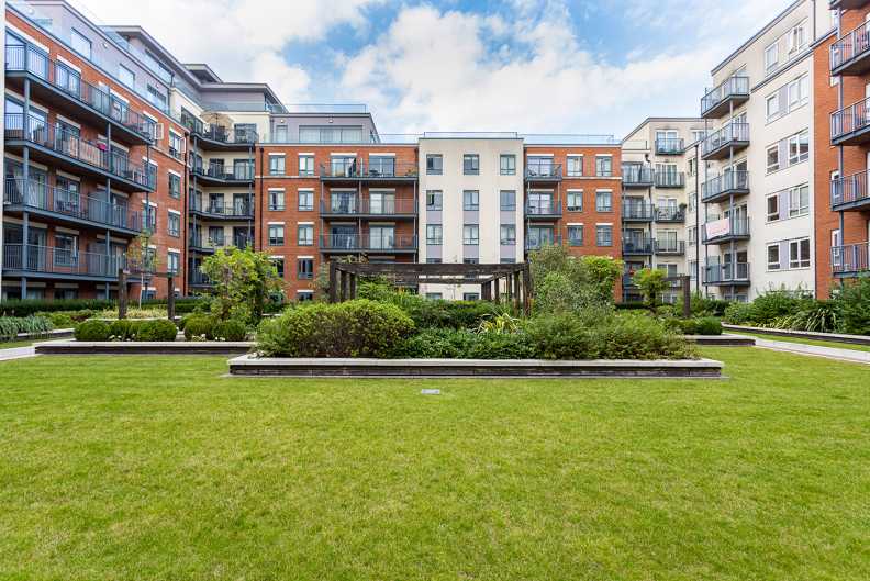 Studio apartments/flats to sale in East Drive, Colindale, London-image 2