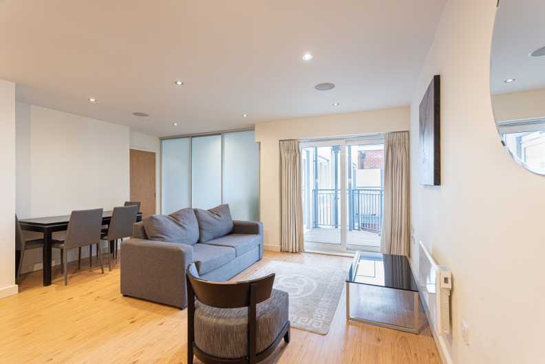 Studio apartments/flats to sale in East Drive, Colindale, London-image 3