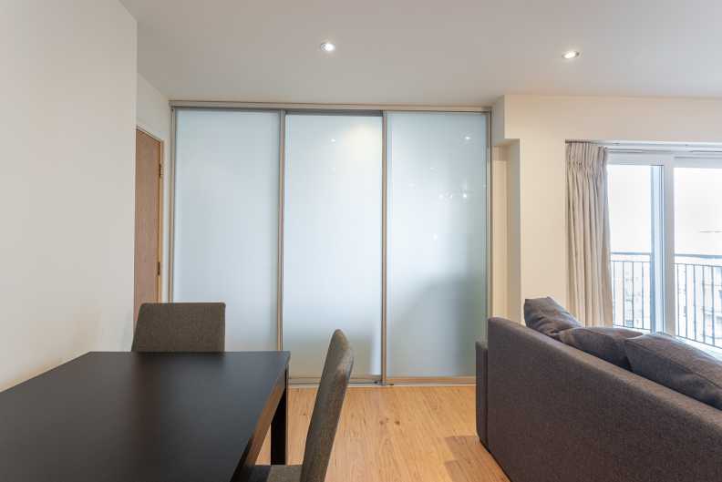 Studio apartments/flats to sale in East Drive, Colindale, London-image 4
