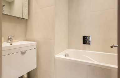 Alie Street, Aldgate, London - E1 view 5