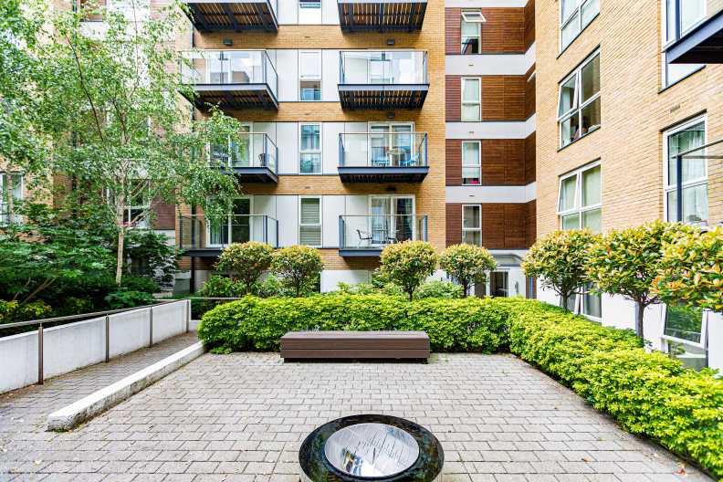 1 bedroom apartments/flats to sale in Bromyard Avenue, London-image 3