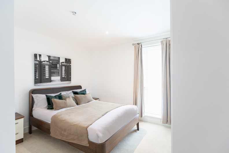 1 bedroom apartments/flats to sale in Bromyard Avenue, London-image 4