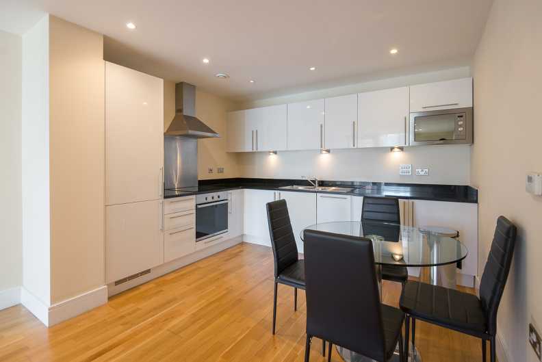 1 bedroom apartments/flats to sale in Millharbour, Canary Wharf, London-image 4