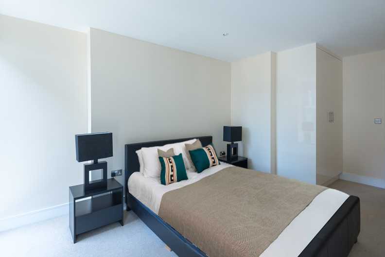 1 bedroom apartments/flats to sale in Millharbour, Canary Wharf, London-image 10