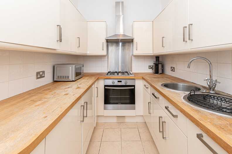 2 bedrooms apartments/flats to sale in Elsham Road, West Kensington-image 3