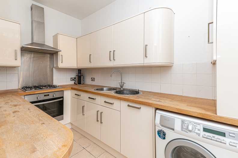 2 bedrooms apartments/flats to sale in Elsham Road, West Kensington-image 8