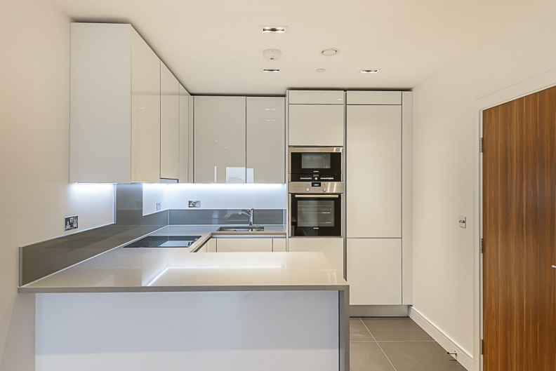 1 bedroom apartments/flats to sale in Skyline House, Dickens Yard, Longfield Avenue-image 1
