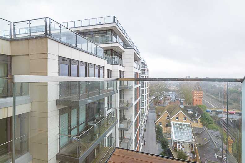 1 bedroom apartments/flats to sale in Skyline House, Dickens Yard, Longfield Avenue-image 4