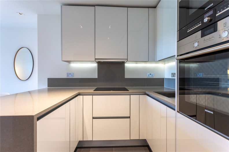 1 bedroom apartments/flats to sale in Dickens Yards, Longfield Avenue, Ealing-image 5