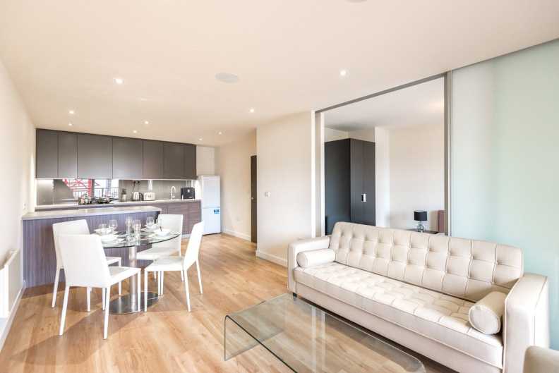 2 bedrooms apartments/flats to sale in Boulevard Drive, Beaufort Park, Colindale-image 2