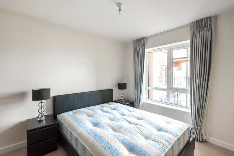 2 bedrooms apartments/flats to sale in Boulevard Drive, Beaufort Park, Colindale-image 3