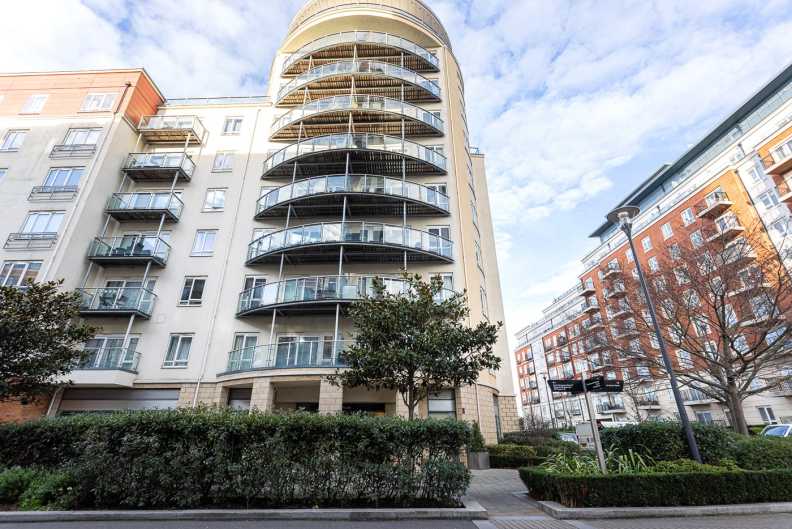 Studio apartments/flats to sale in Ascent House, 35 Boulevard Drive, Colindale-image 1