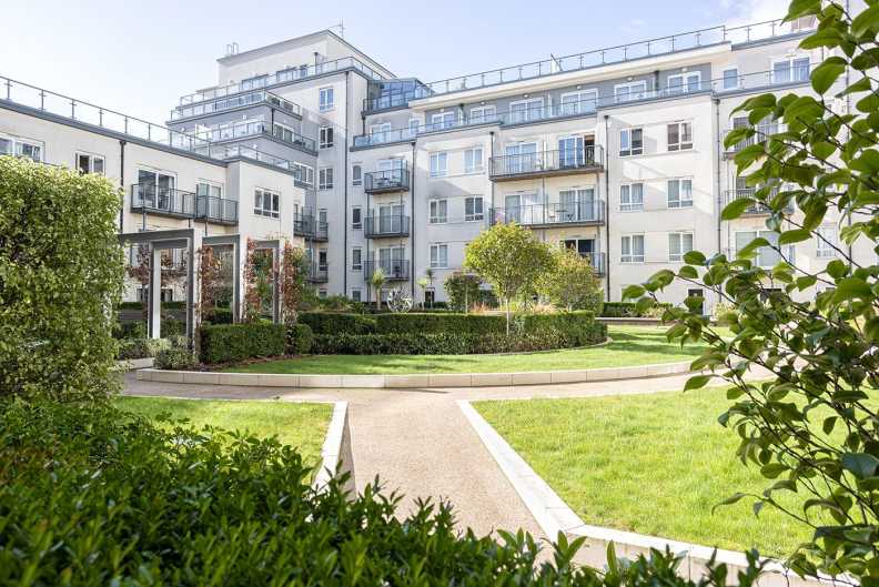 Studio apartments/flats to sale in Boulevard Drive, Beaufort Park, Colindale-image 9