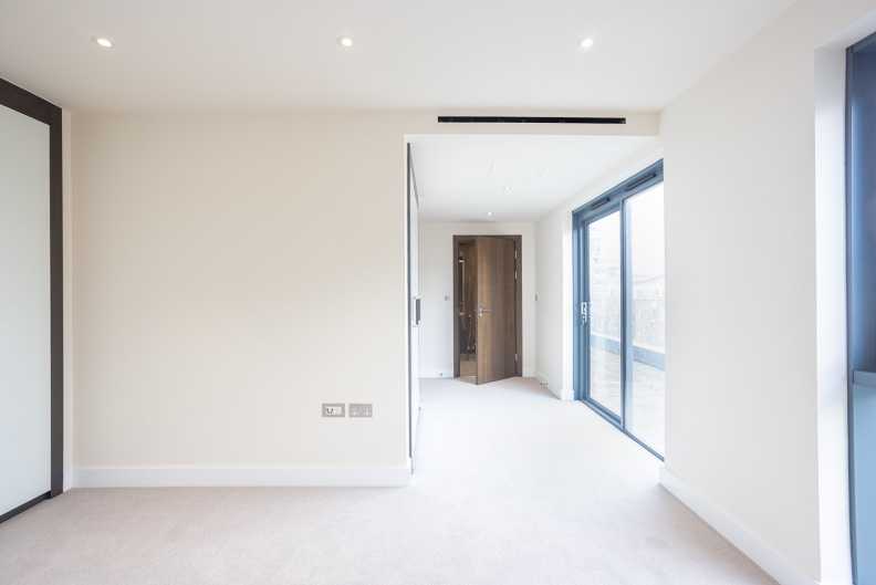 3 bedrooms apartments/flats to sale in Carleton House, 20 Boulevard Drive, Beaufort Park-image 8
