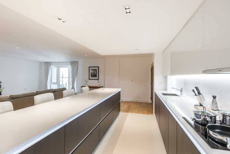 2 bedrooms apartments/flats to sale in Kew Bridge Road, Brentford-image 3