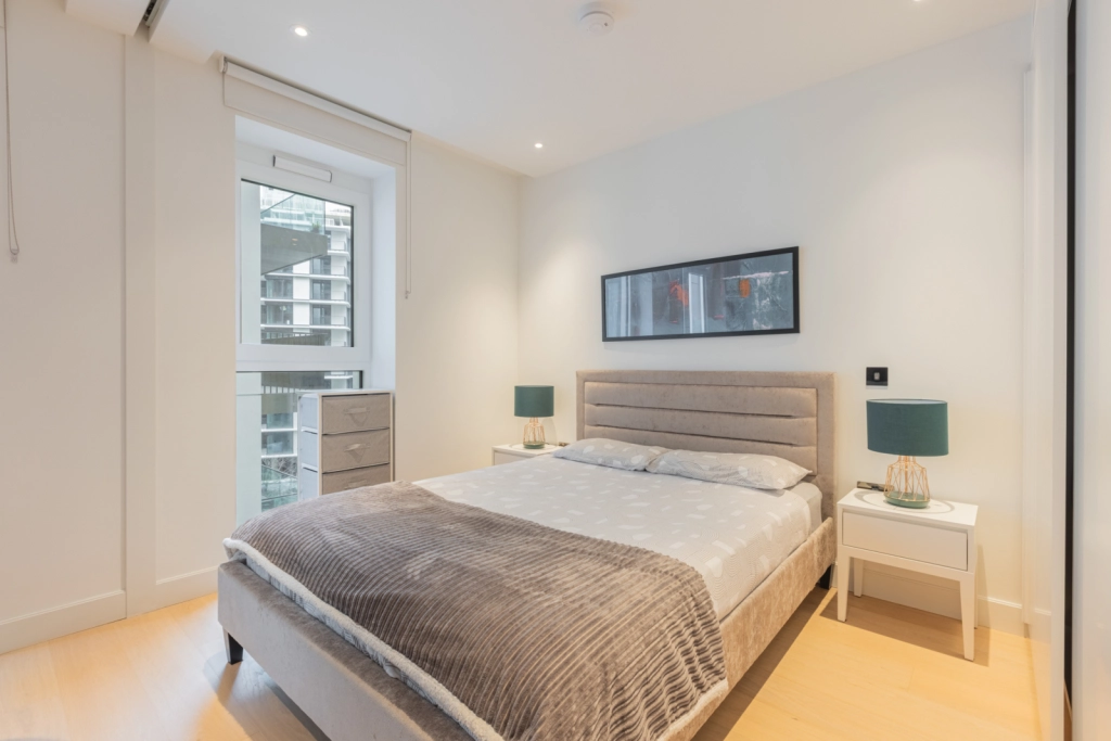 1 bedroom apartments/flats for sale in Fountain Park Way, White City - W12 view 4