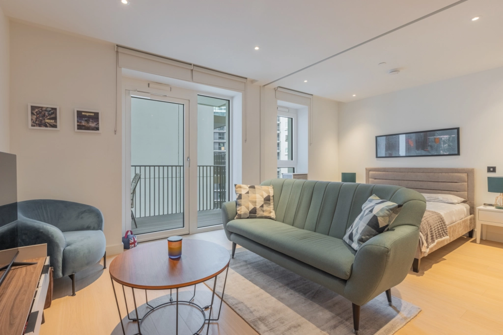 1 bedroom apartments/flats for sale in Fountain Park Way, White City - W12 view 2
