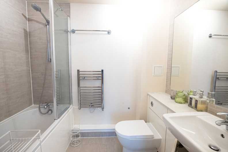 1 bedroom apartments/flats to sale in Heritage Avenue, Beaufort Park, Colindale-image 5