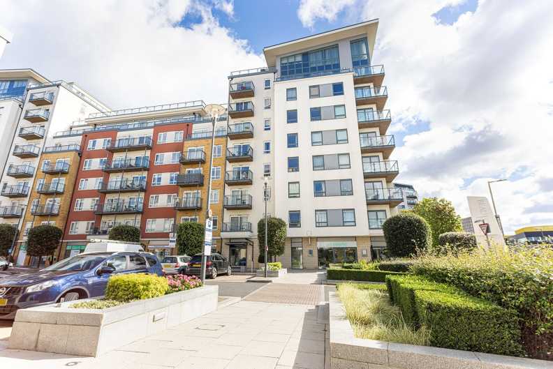 Studio apartments/flats to sale in Heritage Avenue, Beaufort Park, Colindale-image 4