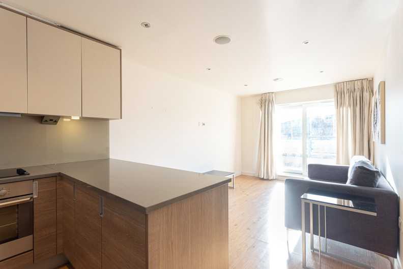 1 bedroom apartments/flats to sale in Curtiss House, 27 Heritage Avenue, Colindale-image 4